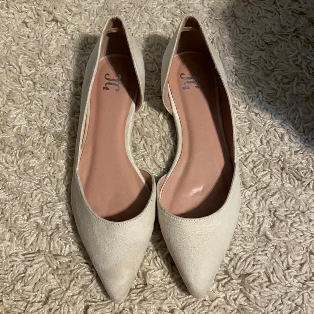 ☀️3/$25☀️ NWOT Cream Pointy Flats